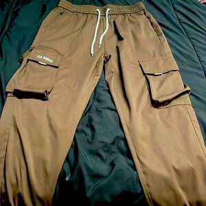 Men’s medium cargo style joggers